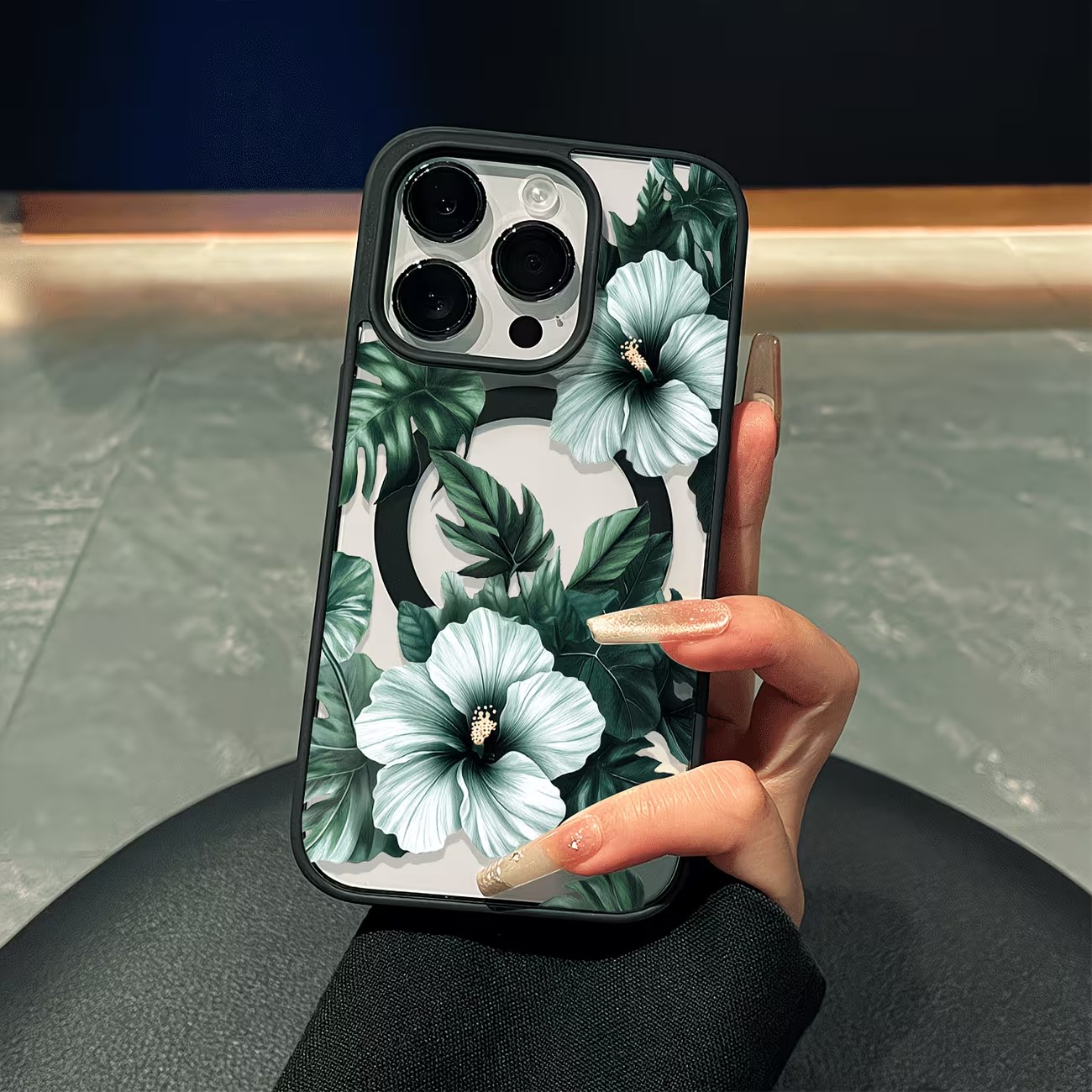 Apple Iphone 15 - غطاء هاتف شفاف بتصميم زهور خضراء