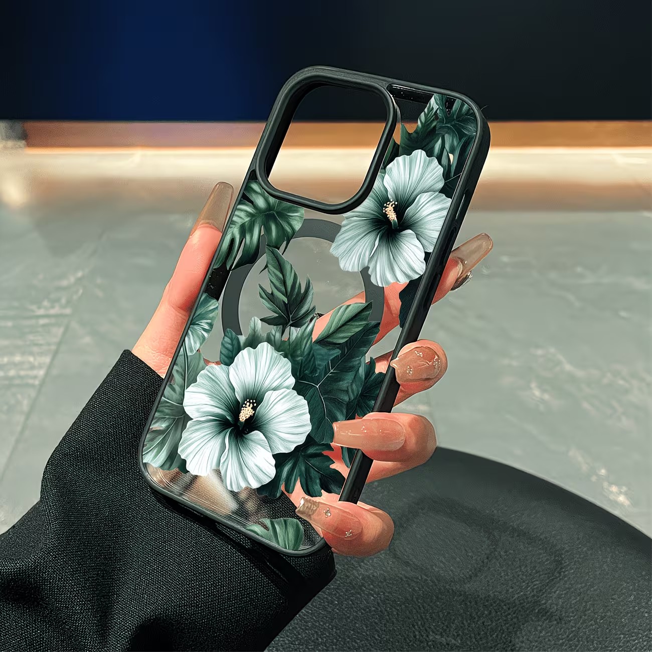 غطاء هاتف شفاف بتصميم زهور خضر - مراجعة Apple Iphone 15 وسعره